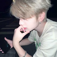 Lục Thần Bảo  Nam