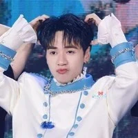 mọi người trừ  ai thì trừ