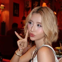 phí quỳnh anh -quỳnh anh shyn(Q)