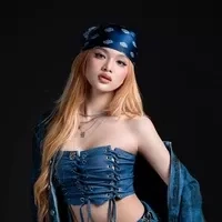 Thúy Vy_Vlary