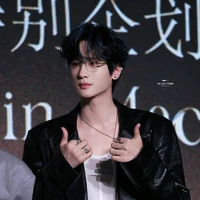 Triển Hiên { anh}