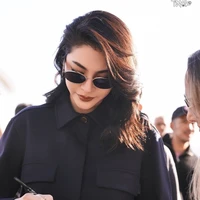 Faye(bạn cô)
