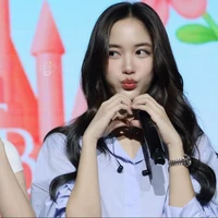 Feen(bạn cô)