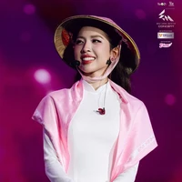 Nguyễn Lê Diễm Hằng ( Chị )