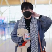 HUỲNH HOÀNG HÙNG/HÙNG HUỲNH