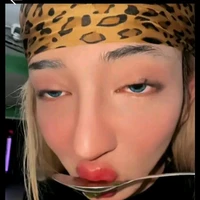 Mia lê