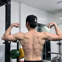Cô gái đẹp zai có 102 trên thế giới
