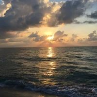 ᴀᴜᴛʜᴏʀ [海底]