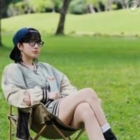 Nguyễn Hoàng Lan ( Cô )