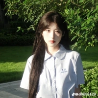 nữ sinh B