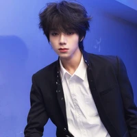 Vương Lỗ Kiệt [J]