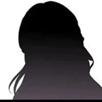 cô nhân viên cân mọi công viên