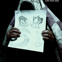 Con cú đêm nuôi 2 Con mèo(t/g)