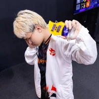 FL BeTroc / Phạm Nhật Hào