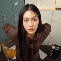 Lingling Kwong ( Cô )