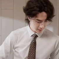 Vương Nhất Bác ( Rắn )