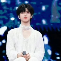Trương Hàm Thụy _y_