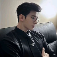 Hoàng Thiên Long - bố nu9