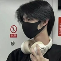 Vương Việt - trợ lí