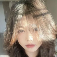 Quỳnh Anh (Chị của Mạnh)