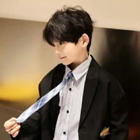 dịch thiên lúc nhỏ