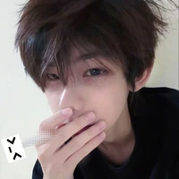 • Vương Tiểu Long •