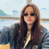 -"Trần Phương Ly/@may_lily-"