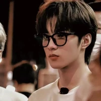 Lưu Diệu Văn (bạn thân anh)