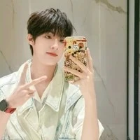 Trương Trạch Vũ(L)