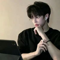 Hoàng Phong ( ba em )