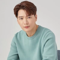 Kris papa Aou ( Omega )