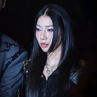 Thảo Linh ( Chị )