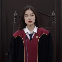 thẩm phán vuơng lệ vân