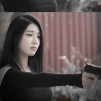 Hạ Vy ( cô )