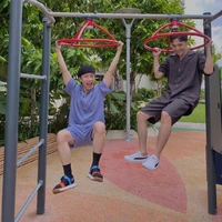 Em bé chinh gái chu che nhát thé giối