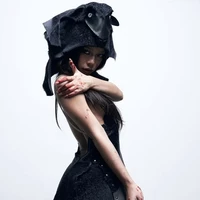 Nguyễn Thị Hạnh Ngân/ Vstra