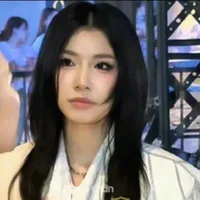 Trần Thảo Linh- chị