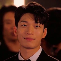 Hwang Jun Ho"24 tuổi"