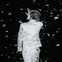 𝘓𝘦̂ 𝘘𝘶𝘢𝘯𝘨 𝘏𝘶̀𝘯𝘨 - 𝘌𝘮