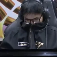 Lồn gì cũng đu.