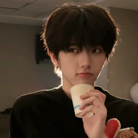 Zhang HanRui " Em "