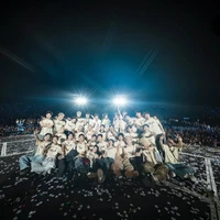 all tất cả (trừ ai thì trừ)
