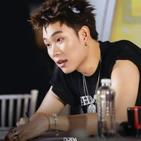 dương domic(em trai của cô)