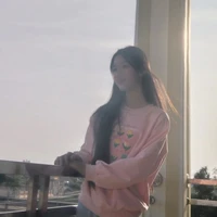 Anh Thư (em/lớp trưởng)