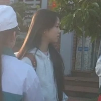 Anh Thư (em/lớp trưởng)