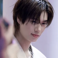 Phuwin Tangsakyuen ( Win )