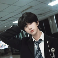 Trương Hàm Thụy (T)
