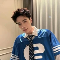 q.hùng