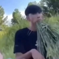 Quần chúng:)