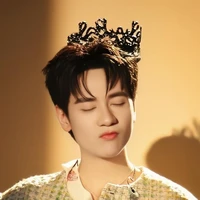 hùng